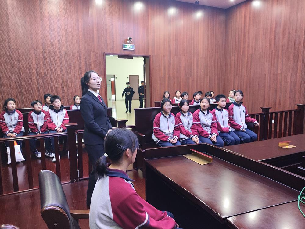 青春与法零距离后塍学校思政大课堂之走进法院实践活动