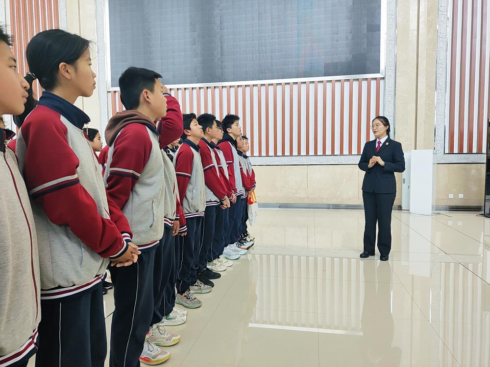 青春与法零距离后塍学校思政大课堂之走进法院实践活动