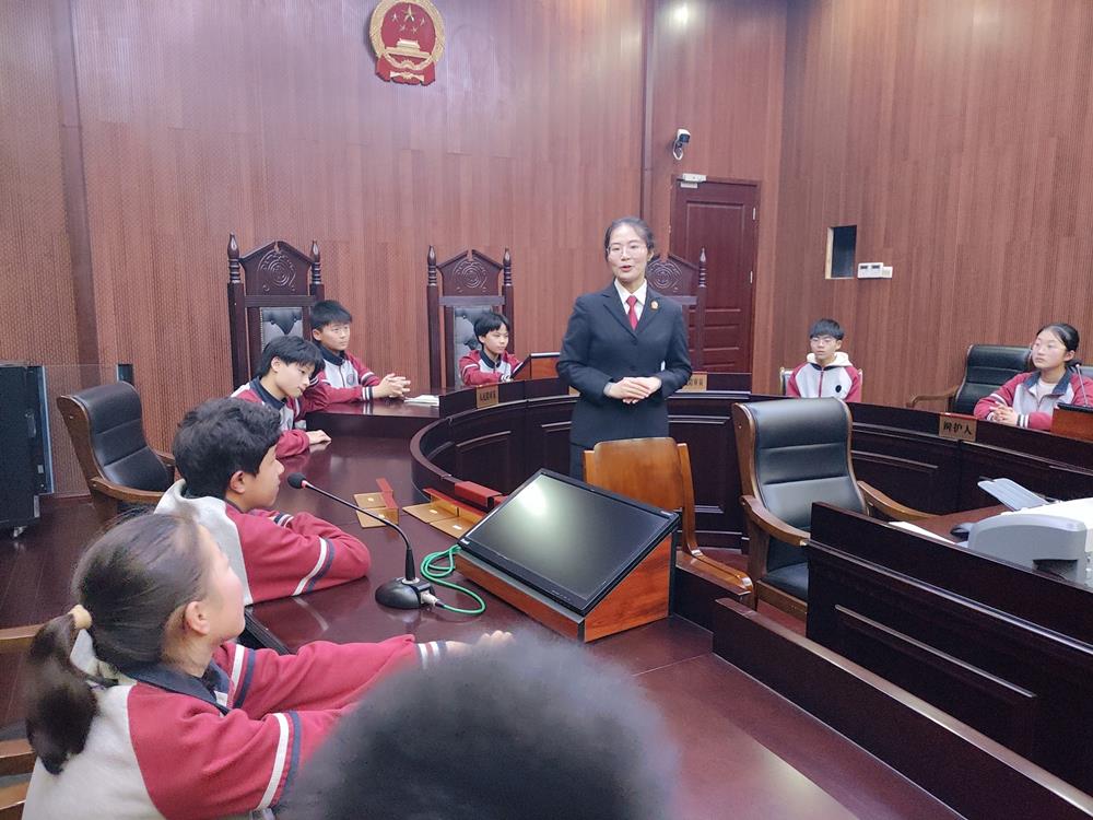 青春与法零距离后塍学校思政大课堂之走进法院实践活动
